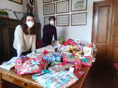 Un Natale ‘coi fiocchi’… della solidarietà. Oltre cento i regali sospesi a favore delle famiglie indigenti