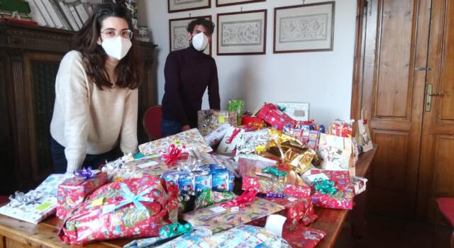 Un Natale ‘coi fiocchi’… della solidarietà. Oltre cento i regali sospesi a favore delle famiglie indigenti