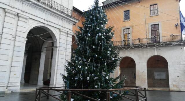 Si accendono le luci sul Natale Pisano