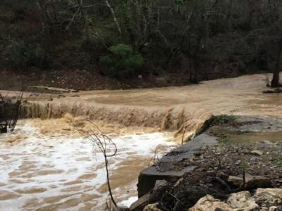 Maltempo, fiume Elsa in piena, chiuse alcune strade nel grossetano