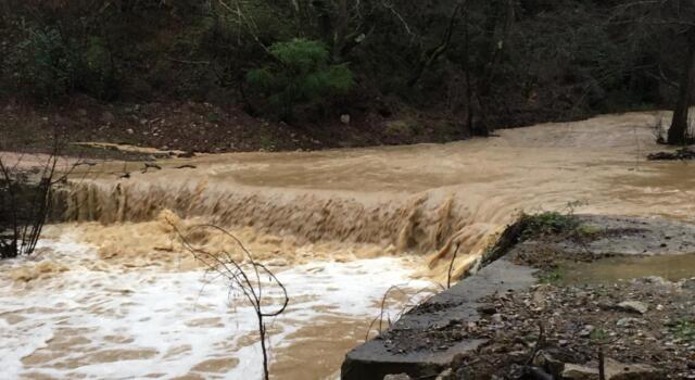 Maltempo, fiume Elsa in piena, chiuse alcune strade nel grossetano