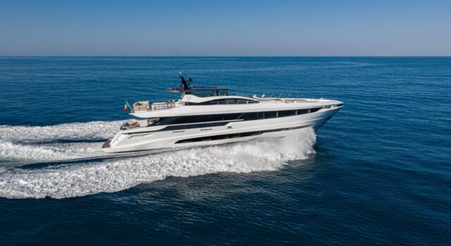 Overmarine Group annuncia la vendita di due yacht, le foto