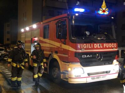 Incendio in un appartamento, fiamme sotto controllo