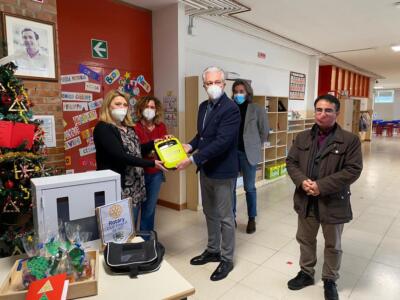 Il Rotary Club Empoli dona un defibrillatore alla primaria ‘Carlo Rovini’