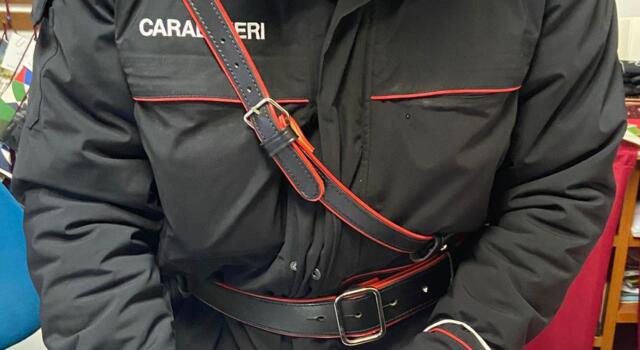 Violenta e rapina giovane prostituta: arrestato dai carabinieri