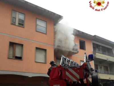 Prato: incendio in un appartamento. Evacuati anche 3 bambini
