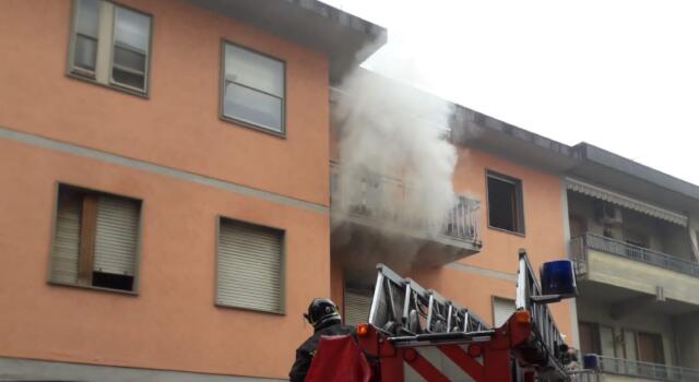 Prato: incendio in un appartamento. Evacuati anche 3 bambini
