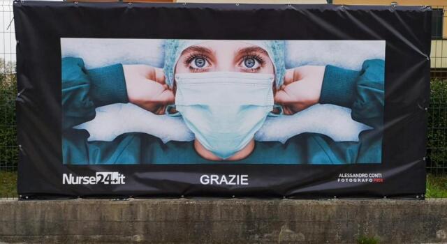 All&#8217;ospedale San Luca striscione di ringraziamento al personale da Nurse24.it