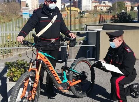 15enne sorpreso con una mountain bike elettrica rubata