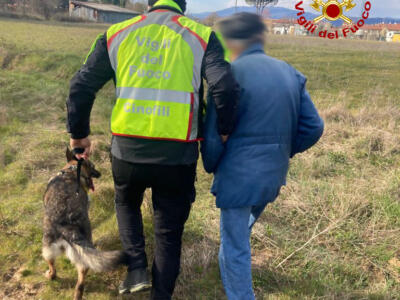 86enne disperso è stato ritrovato dai vigili del fuoco in buone condizioni