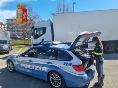 Trasportava carni senza elementari norme igieniche: multato dalla polizia stradale