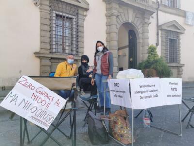 Contro la DAD: secondo giorno di protesta delle mamme  sotto la Regione