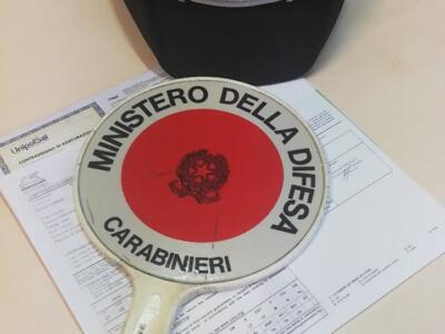 Fermata dai carabinieri scopre la truffa dell’assicurazione