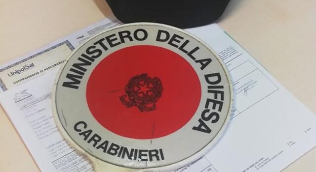 Fermata dai carabinieri scopre la truffa dell&#8217;assicurazione