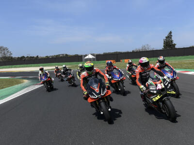I grandi campioni della Moto GP Aprilia insieme sul circuito di Misano