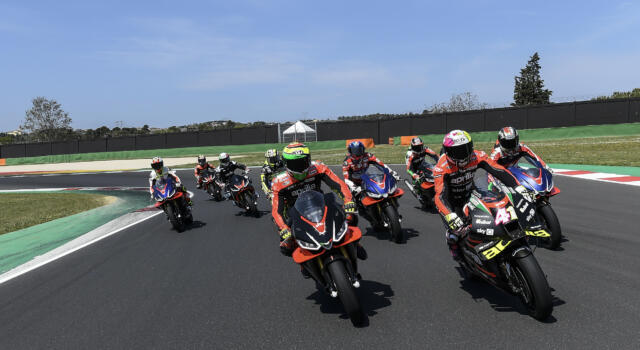 I grandi campioni della Moto GP Aprilia insieme sul circuito di Misano