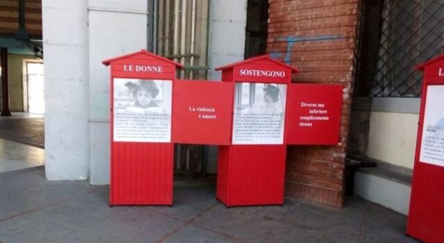Scritte contro donne su installazione in memoria di Rosa Parks