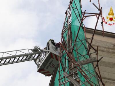 Firenze: crollo di un ponteggio. Ferito un operaio