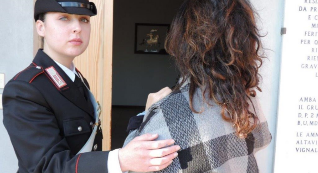 Picchia la moglie e ferisce la figlia di pochi mesi, arrestato dai Carabinieri