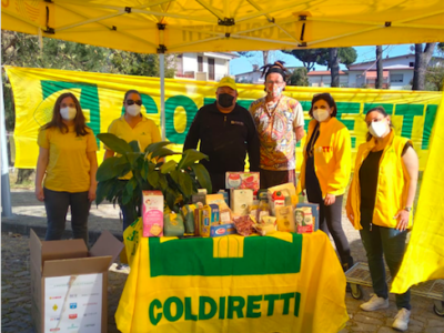 Coldiretti a sostegno delle famiglie in difficolta con 50 chili di prodotti Made in Italy