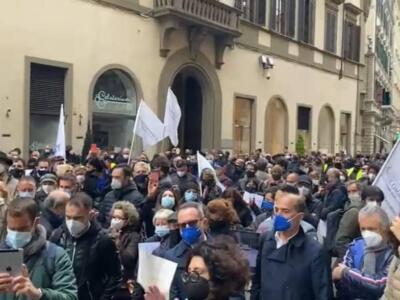 Confcommercio porta gli imprenditori in piazza a Firenze e a Roma