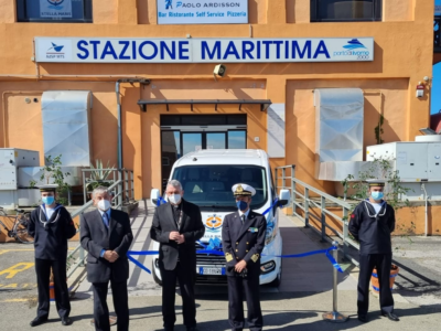 Nuovo minivan per l’associazione Stella Maris di Livorno