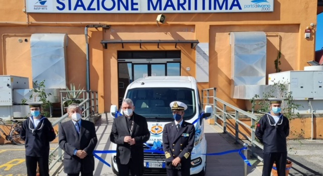 Nuovo minivan per l’associazione Stella Maris di Livorno