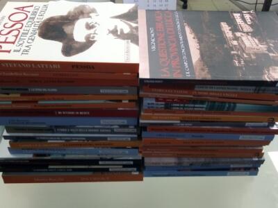 Tralerighe Libri Editore ha donato 34 volumi alla biblioteca “G. Ungaretti”