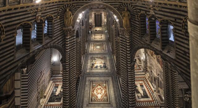 Scopertura del Pavimento del Duomo di Siena