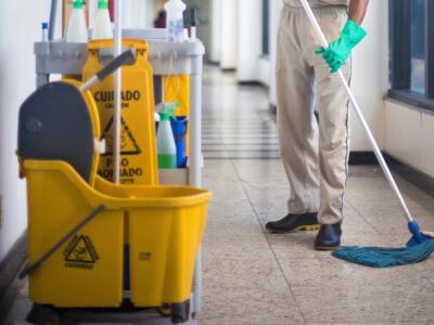 Appalti pulizie scuole addette senza più lavoro: presidio di protesta Cgil a Firenze
