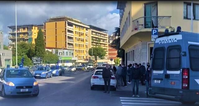 Firenze: chiusa via Baracca per sgombero di uno stabile