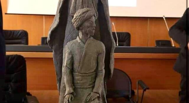 Massa, una statua per Alì Piccinin, il bimbo massese che diventò Pascià di Algeri