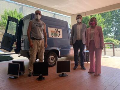 L’associazione “Miniere Urbane” ha donato 10 computer alla scuola “Carlo Piaggia ” di Capannori