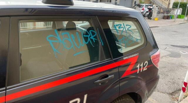 Campo nell’Elba: imbrattano con un pennarello un’auto di servizio dei Carabinieri, due denunciati