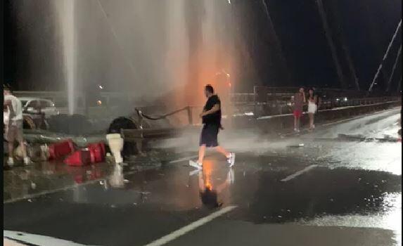 Firenze: auto si ribalta e danneggia una conduttura dell&#8217;acquedotto