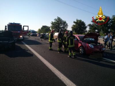 Maxi incidente sull’A11, un conducente estratto dalle lamiere e diversi feriti