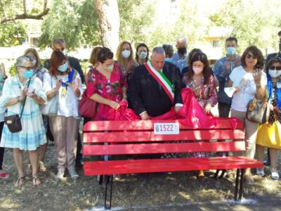 Inaugurata la panchina rossa 1522 a Grosseto contro la violenza sulle donne