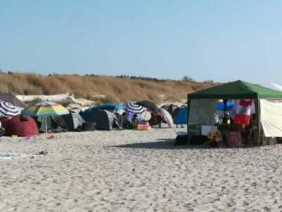 Campeggio abusivo sulla spiaggia, 12 sanzioni amministrative