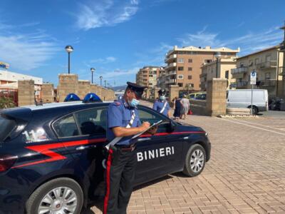 In piazza armato di coltello, arrestato dai Carabinieri
