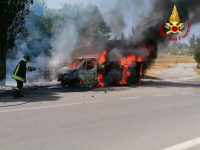 Incendio furgone in SP 19, nessuna persona coinvolta