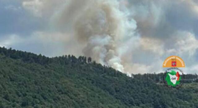 Incendio sul monte Aquilata
