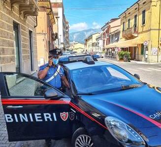 Minacciato di morte per debiti di droga: arrestati due pusher