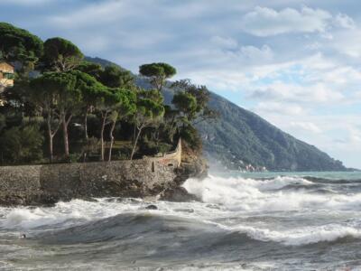 Maltempo, è allerta per mareggiate sulla costa