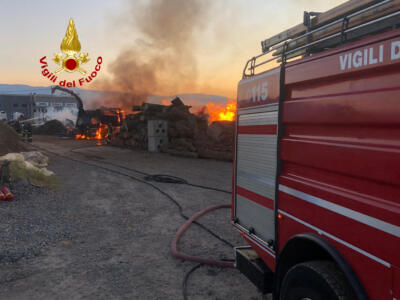 Vigili del Fuoco al lavoro per incendio a  Serravalle pistoiese