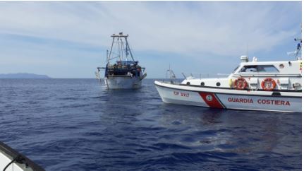 Guardia Costiera, fermato un peschereccio maltese in acque italiane