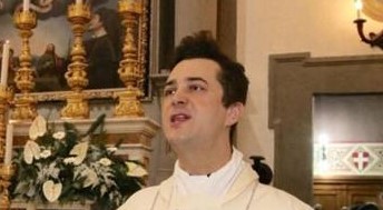 Prato: il prete spacciava e acquistava la droga con i soldi dei fedeli