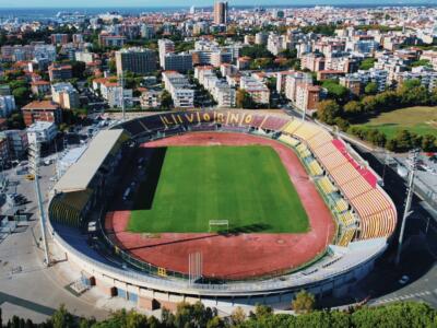 La tribuna dello stadio dedicata a Mauro Lessi, giocatore con il record di presenze nel Livorno Calcio