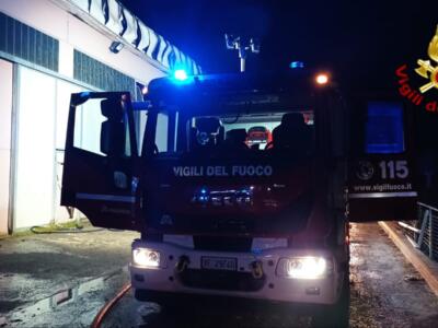 Incendio all’interno di azienda agricola, intervenuti i Vigili del fuoco