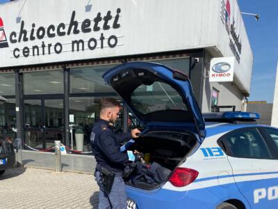 Furto in rivenditore di moto, indaga la Polizia