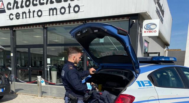 Furto in rivenditore di moto, indaga la Polizia